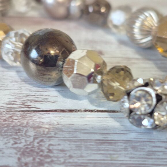 Elegant Stretch Bracelets with Crystal and Decorative Beads - Picture 6 of 8